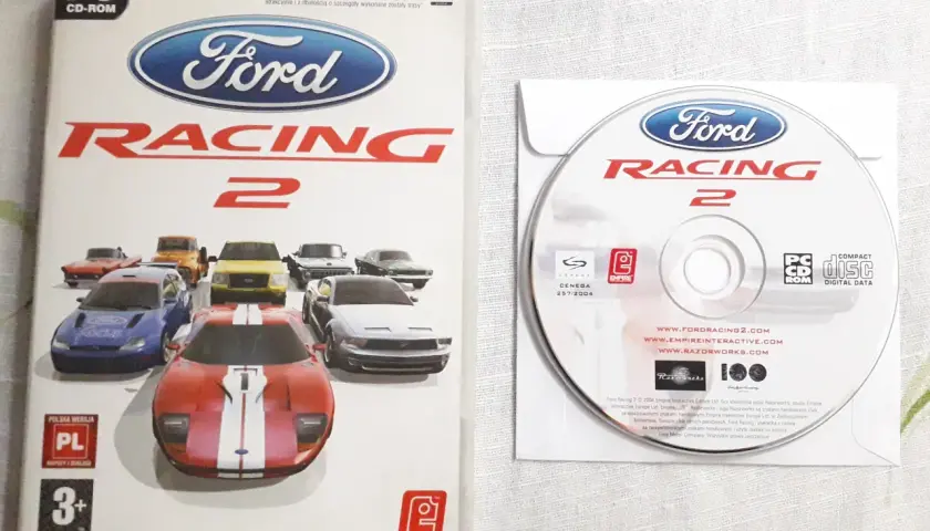 Okładka i płyta gry PC Ford Racing 2 z różnymi modelami Fordów.