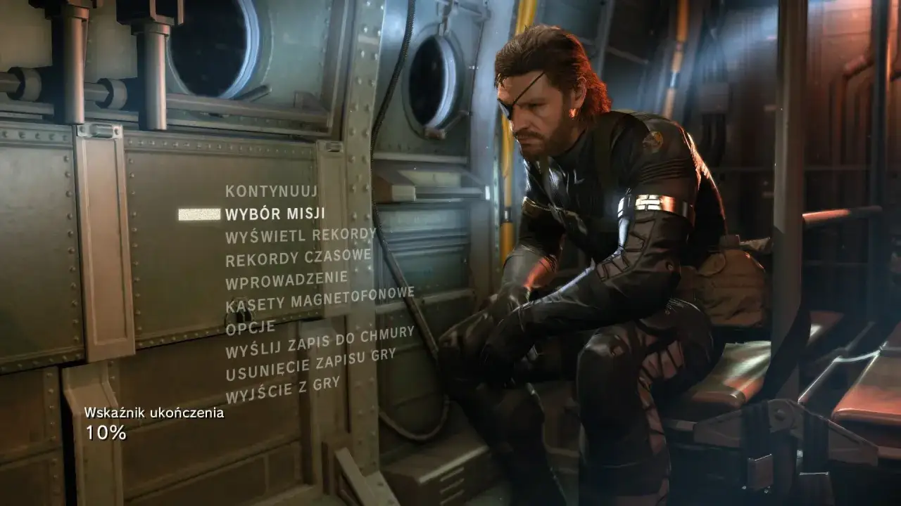 Big Boss w menu gry Metal Gear Solid V The Phantom Pain, opcja 
